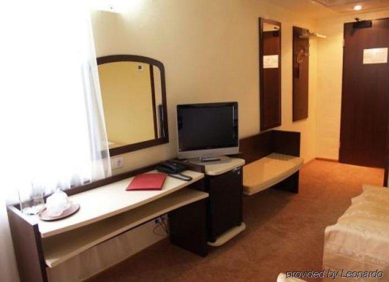 Hotel Rapsodia City Center Botosani Room photo