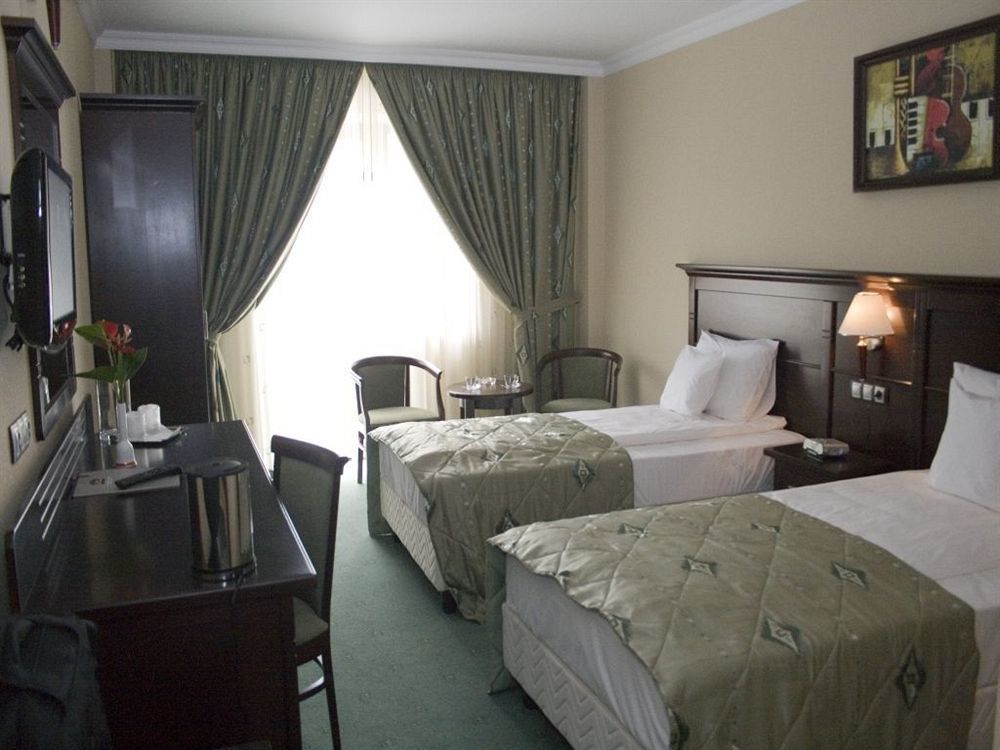 Hotel Rapsodia City Center Botosani Exterior photo